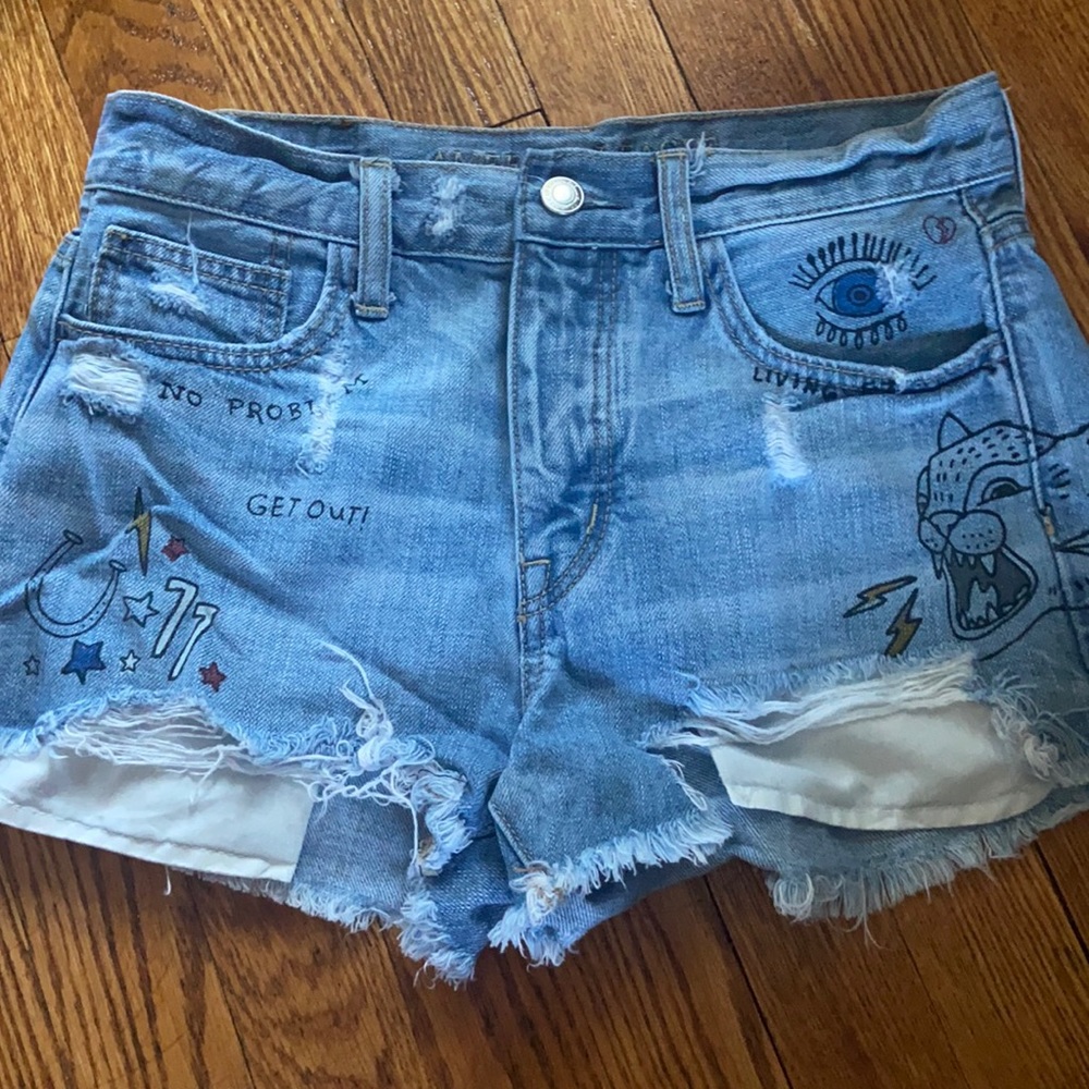 american eagle graphic design shorts